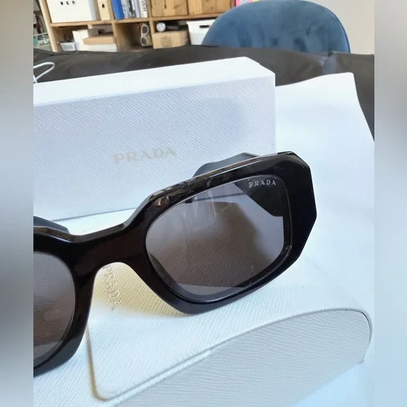 PRADA black frame Sunglasses Model: SPR17W-F 1AB-5S0 - Picture 4 of 11